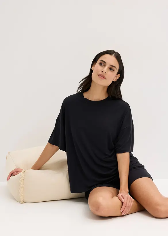 Oversizepyjamas med shorts av mjuk modal, bonprix