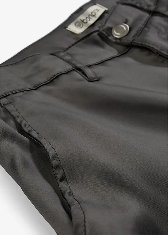 Byxa i barrel-modell av satin med mjukt fall, bonprix