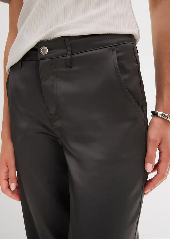 Byxa i barrel-modell av satin med mjukt fall, bonprix