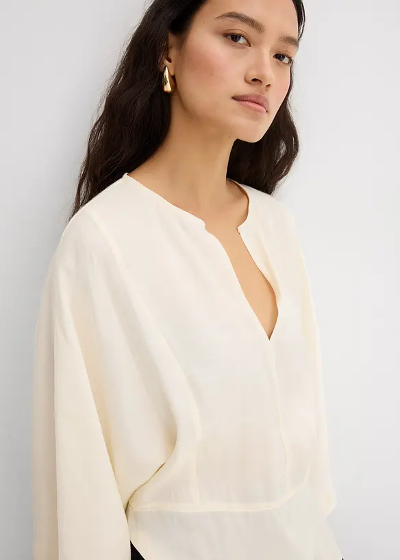 Lätt glansig blus av viskosmix, bonprix