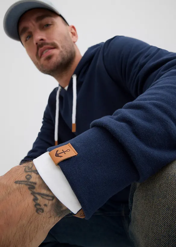 Hoodie med detaljer i skinnimitation, bonprix