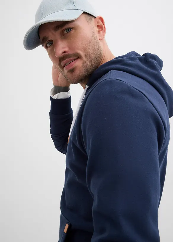 Hoodie med detaljer i skinnimitation, bonprix