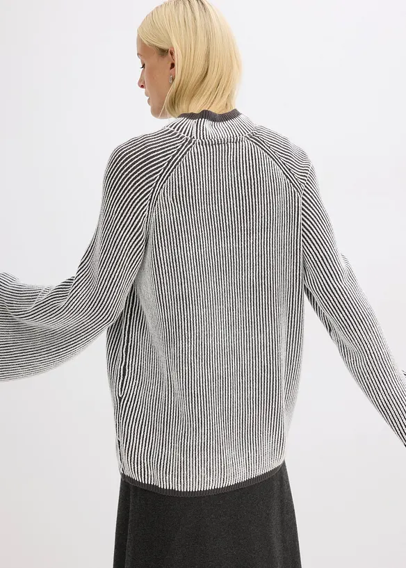 Oversizetröja med ståkrage, bonprix