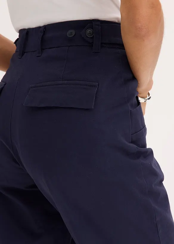 Satinbyxa med Tapered Fit, bonprix