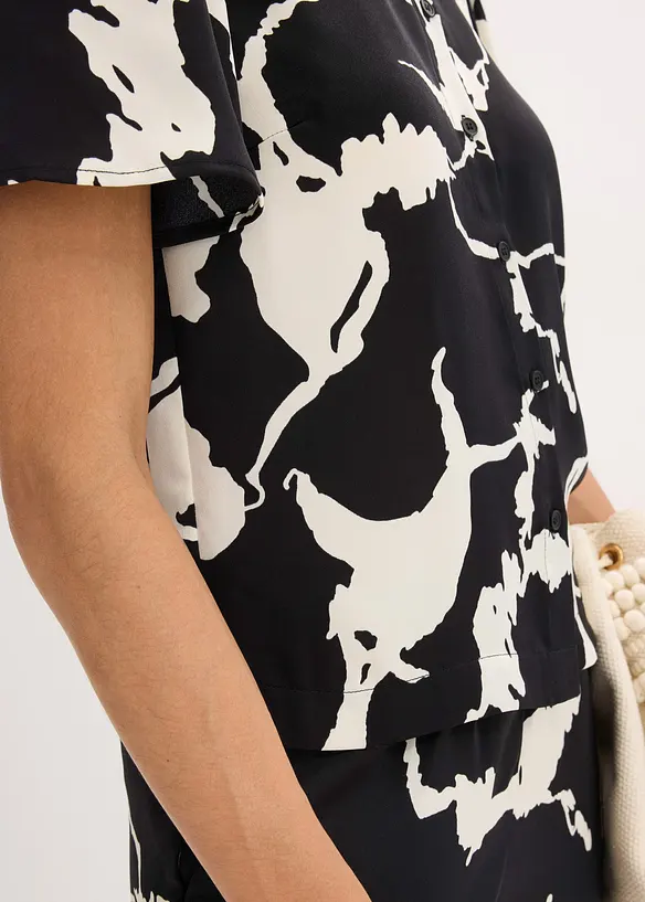 Blus av böljande satin, bonprix