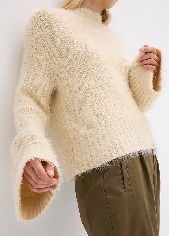 Tröja av fluffigt garn i fyrkantig modell, bonprix