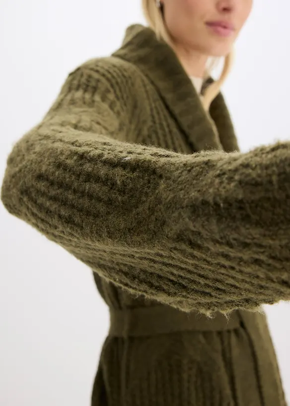 Grovstickad cardigan med flätmönster, bonprix
