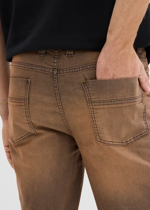 Lätta stretchiga jeans med Classic Fit och skön midja samt Vintage-tvättning, bonprix