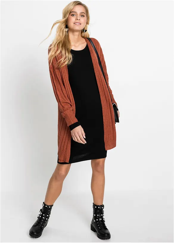 Stickad klänning med avslappnad passform, bonprix