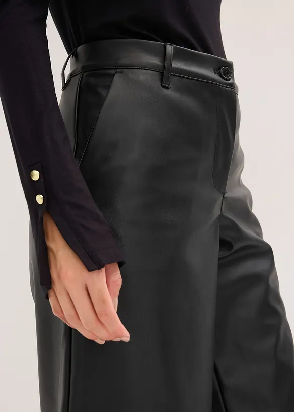 Bermudas i skinnimitation, bonprix