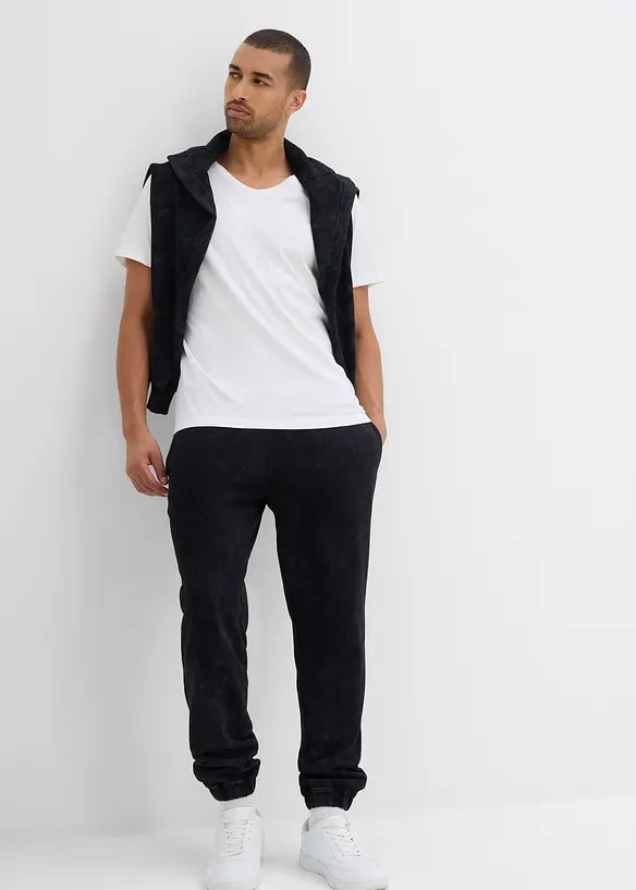 Sweatbyxa med tvättade effekter, av ekologisk bomull, Loose Fit, bonprix