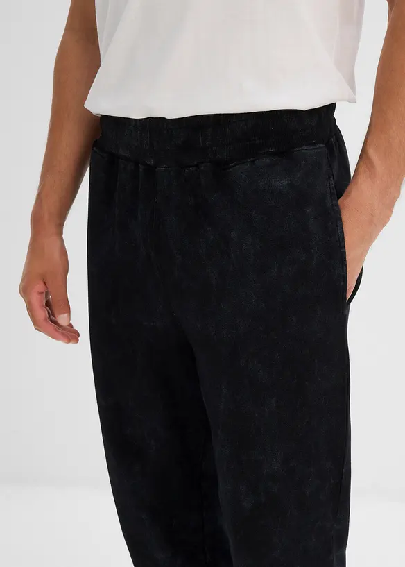 Sweatbyxa med tvättade effekter, av ekologisk bomull, Loose Fit, bonprix