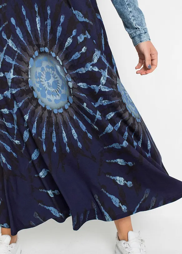 Batikmönstrad jerseykjol i mjuk viskos, bonprix