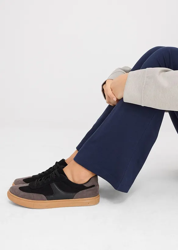 Byxa med utsvängda ben i stretchig bomullsmix, bonprix