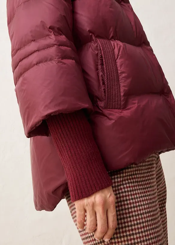 Dunjacka med återvunnet dun och stickade ärmar, bonprix