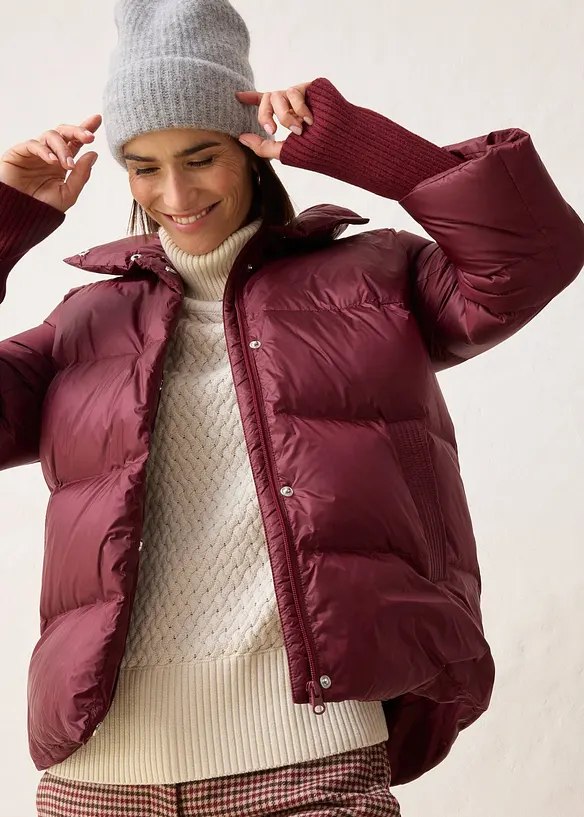 Dunjacka med återvunnet dun och stickade ärmar, bonprix