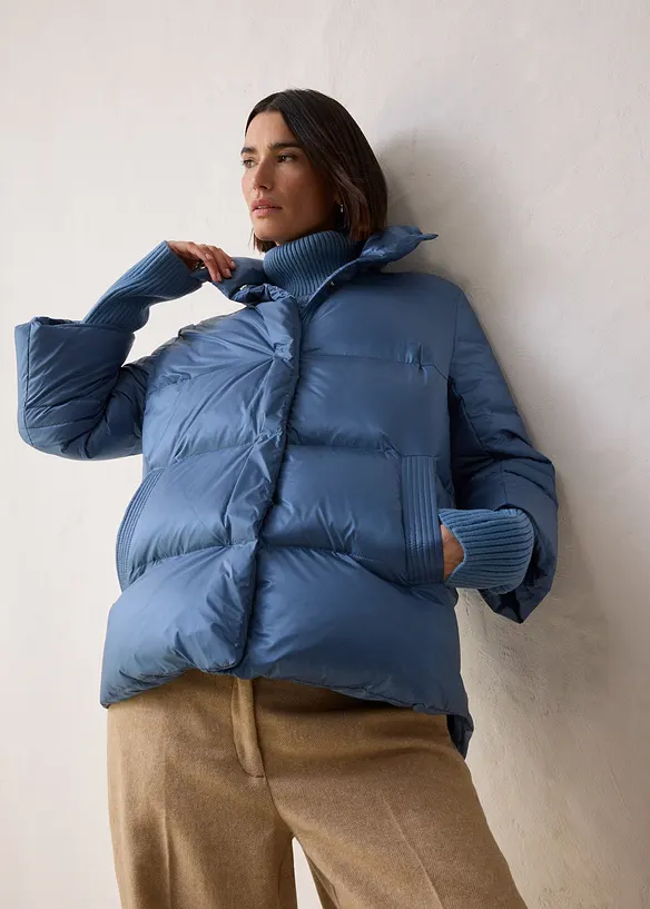 Dunjacka med återvunnet dun och stickade ärmar, bonprix