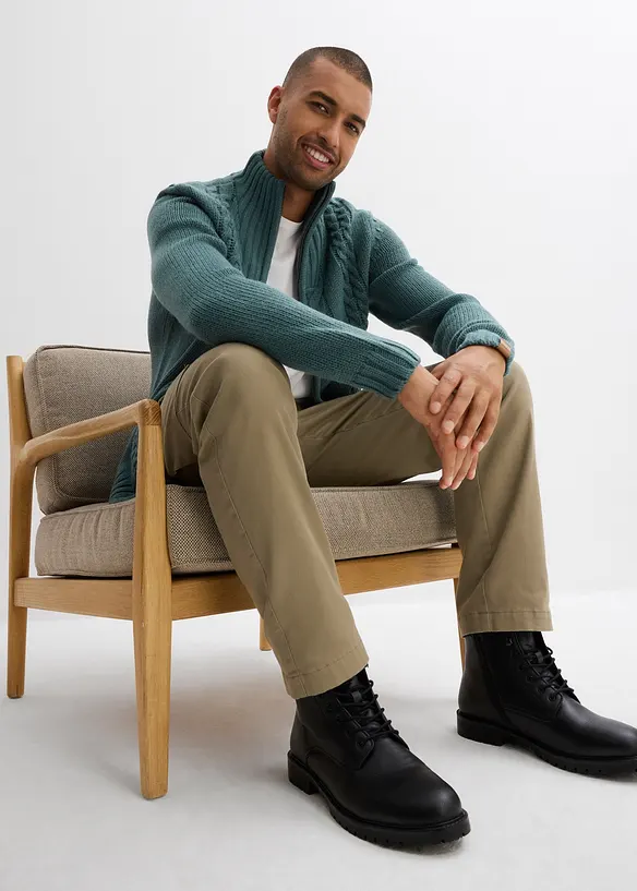 Grovstickad cardigan med flätmönster, bonprix