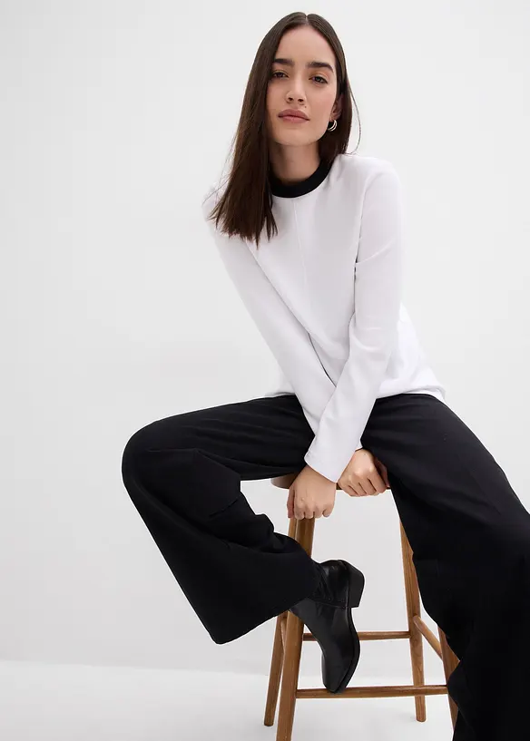 Långärmad topp i viskosmix med kontrasterande krage, bonprix