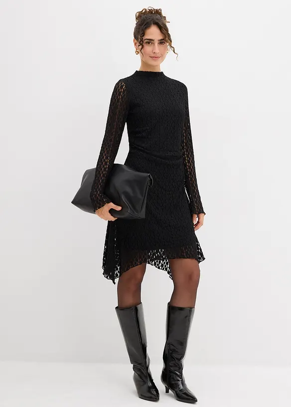 Spetsklänning med flikig nederkant, bonprix