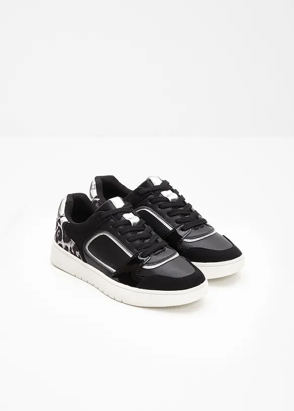 Sneakers med djurmönstrade detaljer, bonprix