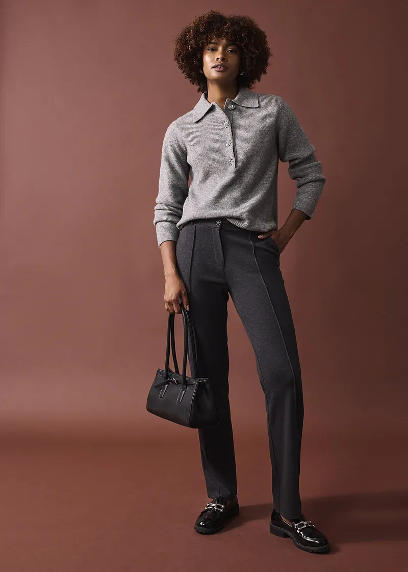 Eleganta grå tygbyxor med pressveck.

