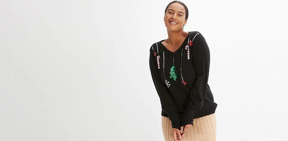 Svart tröja med julmotiv.

