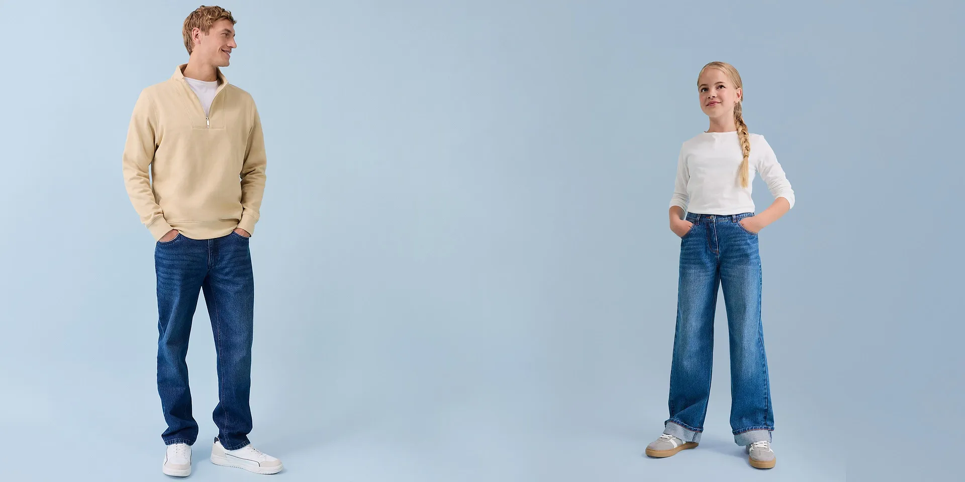 Casual mode: Man i sweatshirt och flicka i långärmad tröja med jeans framför ljus bakgrund.