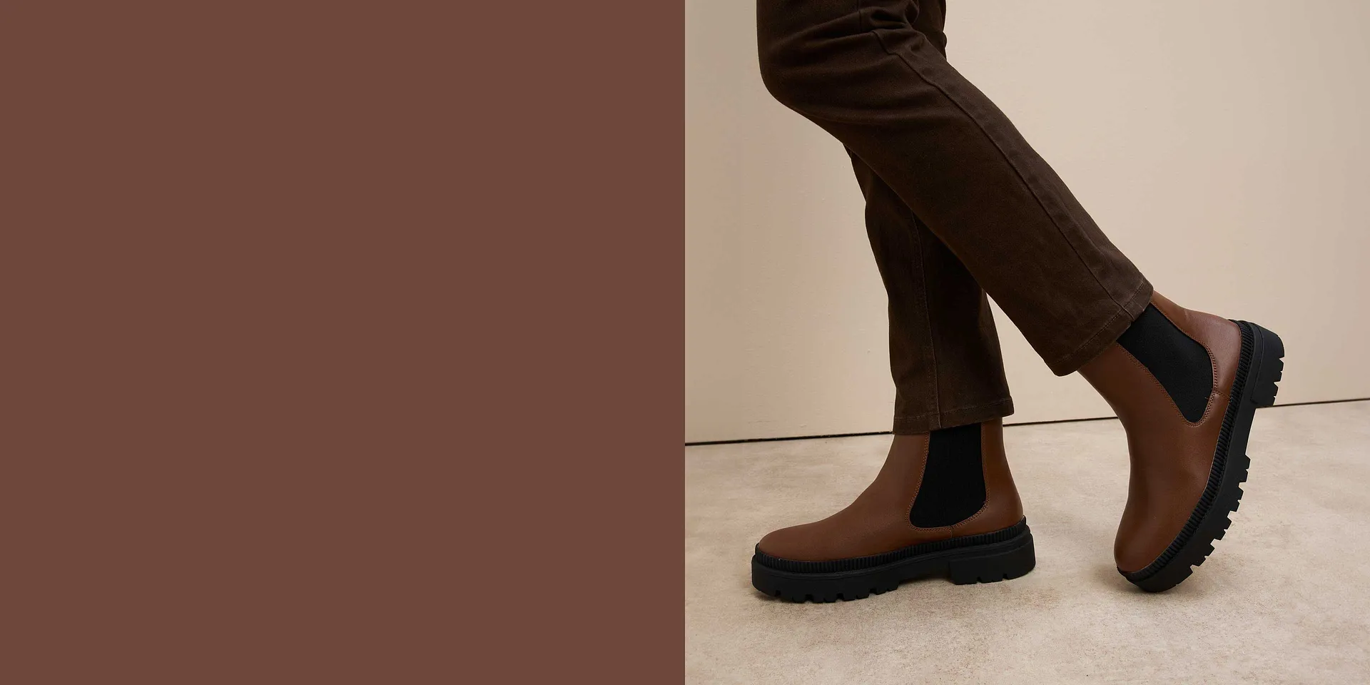Bruna Chelsea-boots med robust sula och eleganta byxor.

