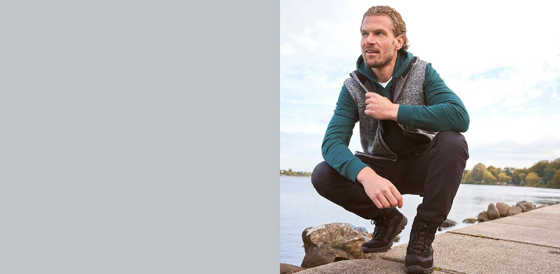 Gr&ouml;n tr&ouml;ja, m&ouml;rka byxor och en praktisk v&auml;st f&ouml;r kalla dagar.