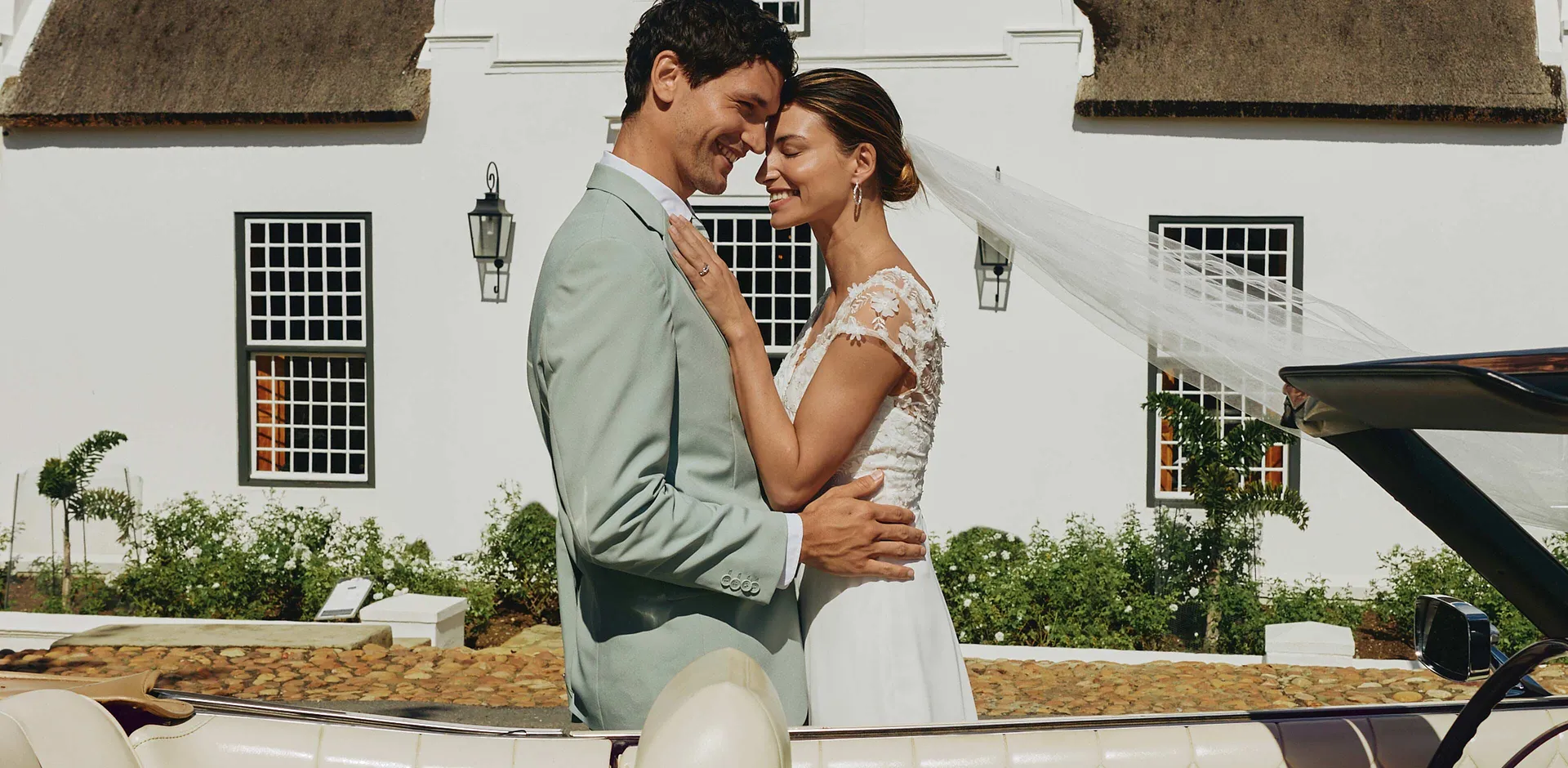 Ett perfekt par f&ouml;r ett romantiskt br&ouml;llop.

