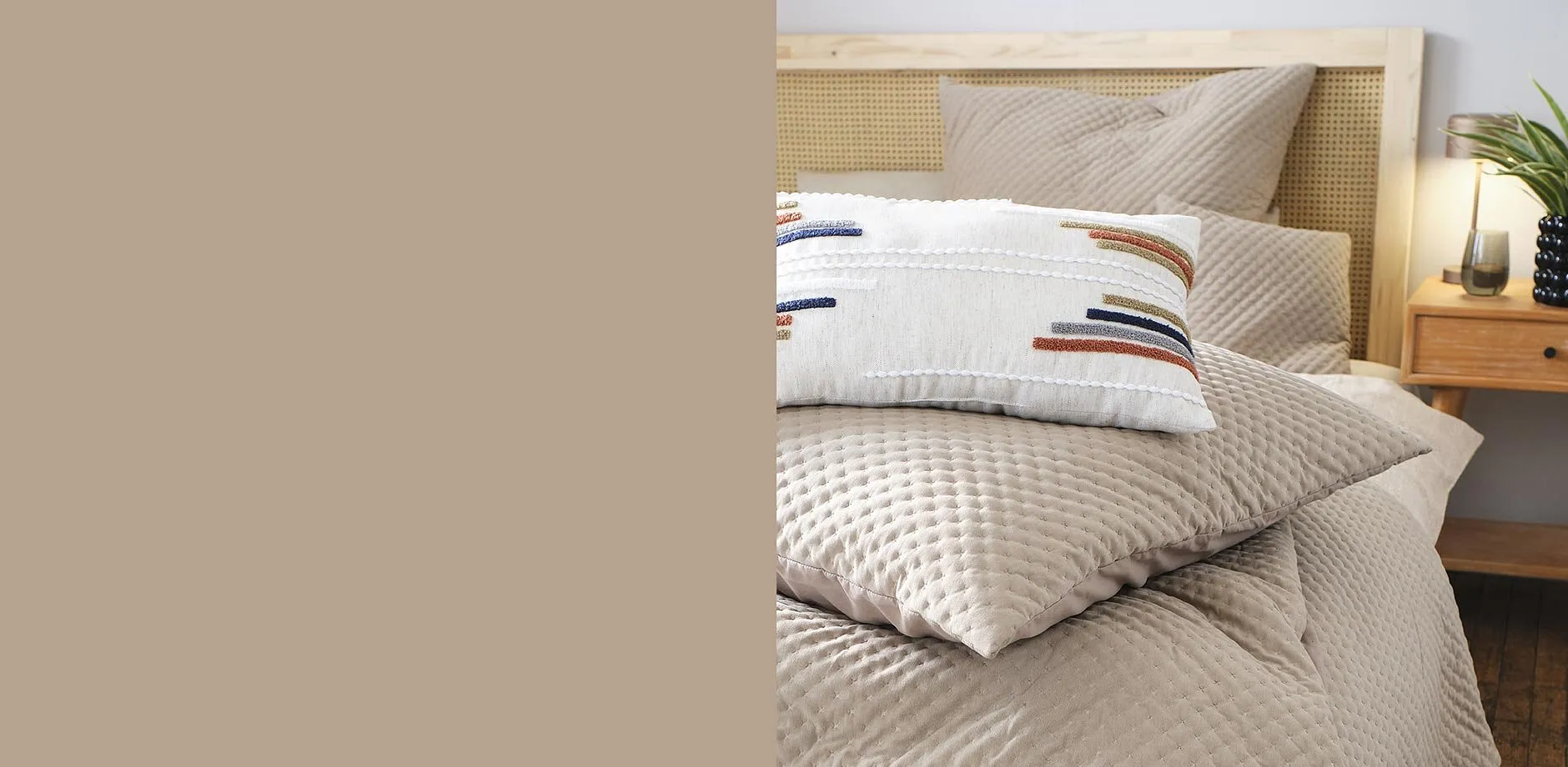 Mysiga s&auml;ngkl&auml;der i lugna jordf&auml;rger.

