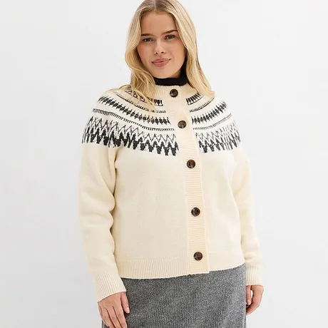 Krämfärgad cardigan med traditionellt nordiskt mönster.

