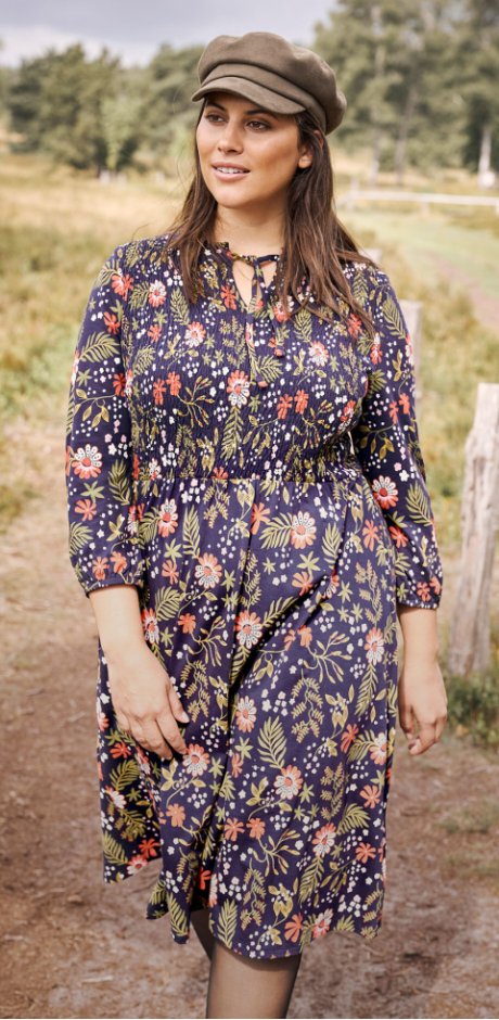 Dam - Jerseyklänning av ekologisk bomull - mörkblå, blommig