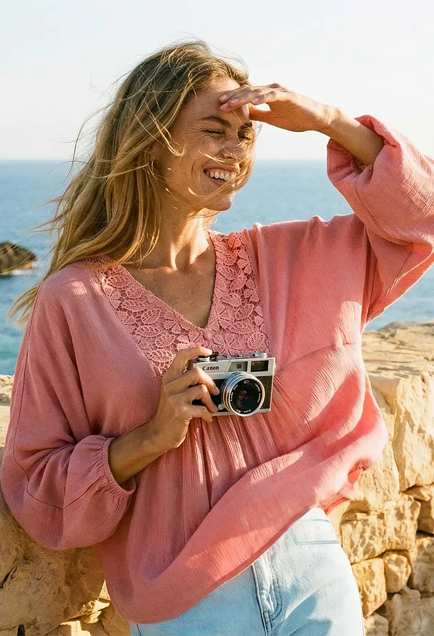 Trendigt - Blustunika av tunn viskos - puderbrun