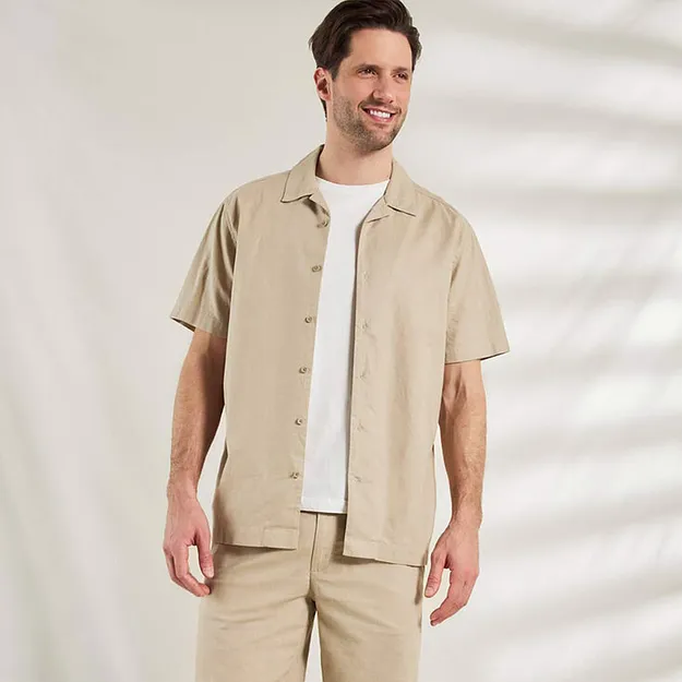Herr  - Kort&auml;rmad skjorta i luftig linnemix, avslappnad passform - sand
