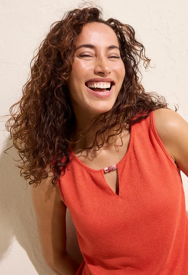 Dam - Stickat linne med p&auml;rldetalj - djupr&ouml;d