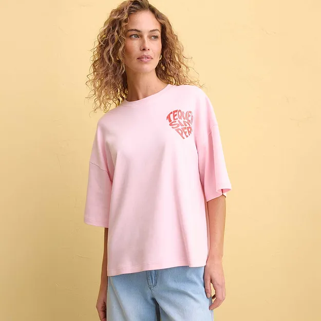 Ledig rosa t-shirt med vida &auml;rmar. Bekv&auml;ma vardagskl&auml;der f&ouml;r en avslappnad look.
