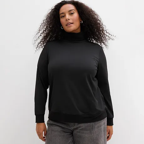 Svart polotröja med grå jeans.

