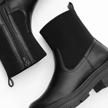 Eleganta svarta boots.

