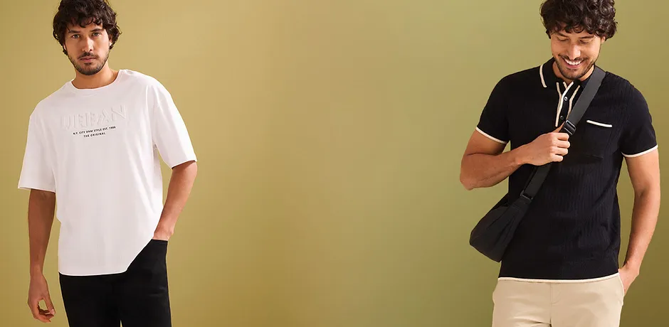 Två män i sommarmode mot en neutral bakgrund - vänster i vit T-shirt, höger i svart pikétröja med väska