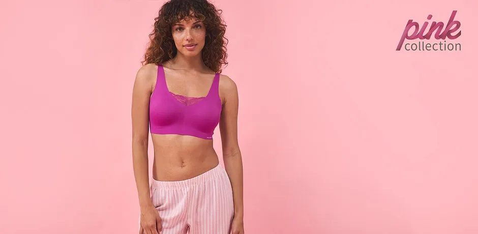 Sportig outfit: Lila crop top och randiga rosa byxor. Perfekt för träning och fritid.