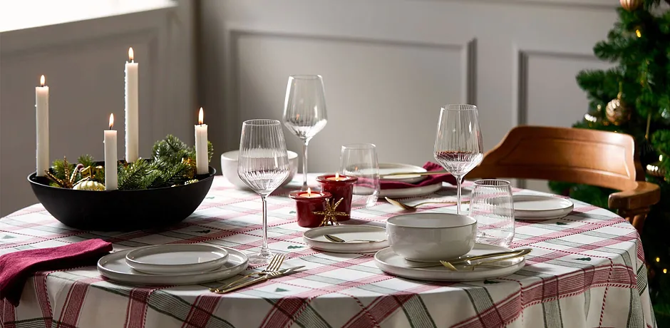 Hem - Skålformad ljusstake med 4 ljushållare - svart