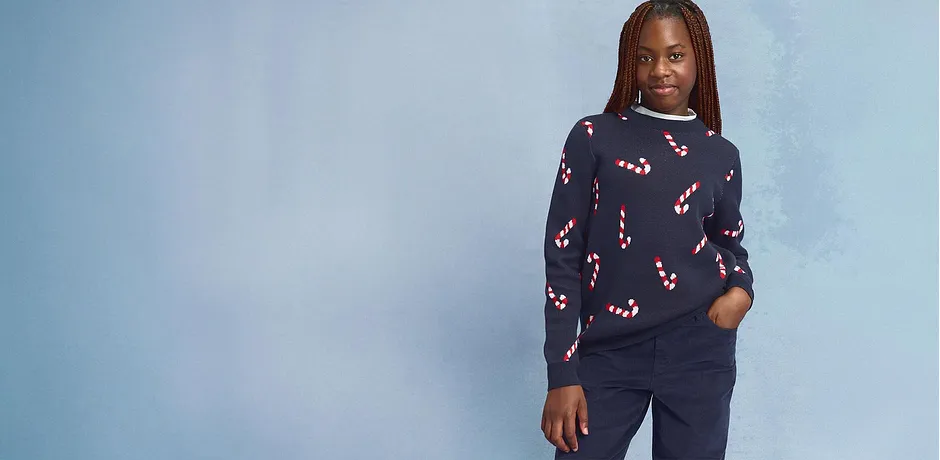 Julig tröja med polkagris-motiv.

