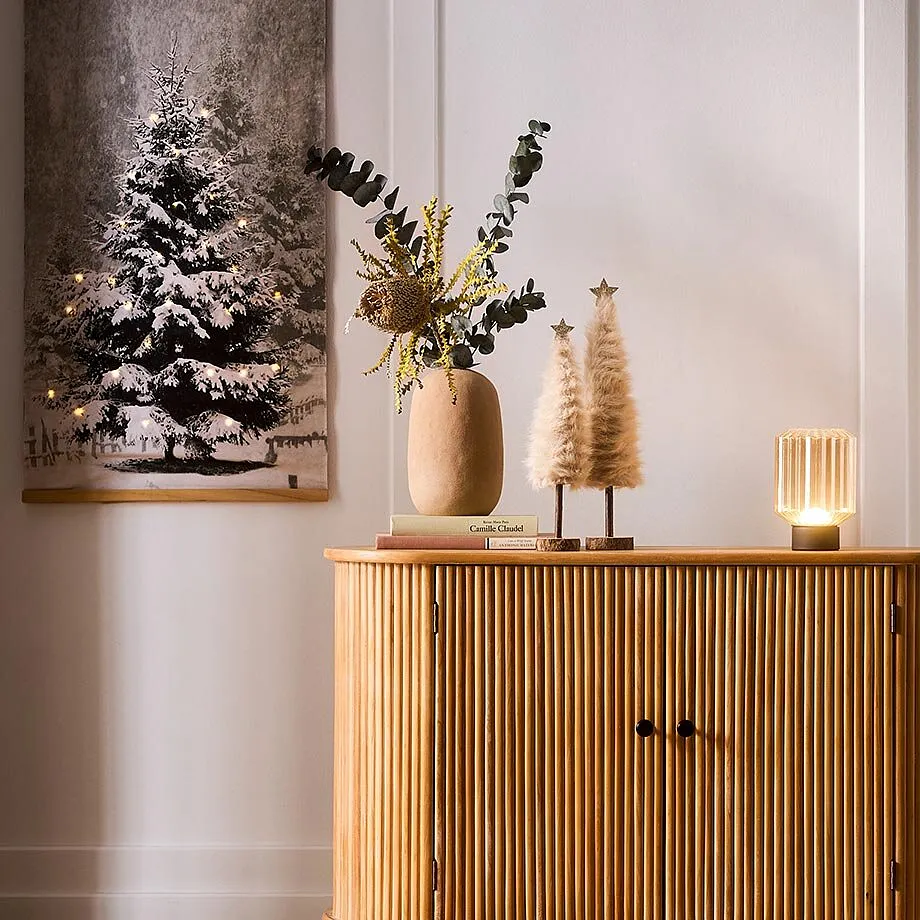 Vinterinspirerad dekoration i hallen.