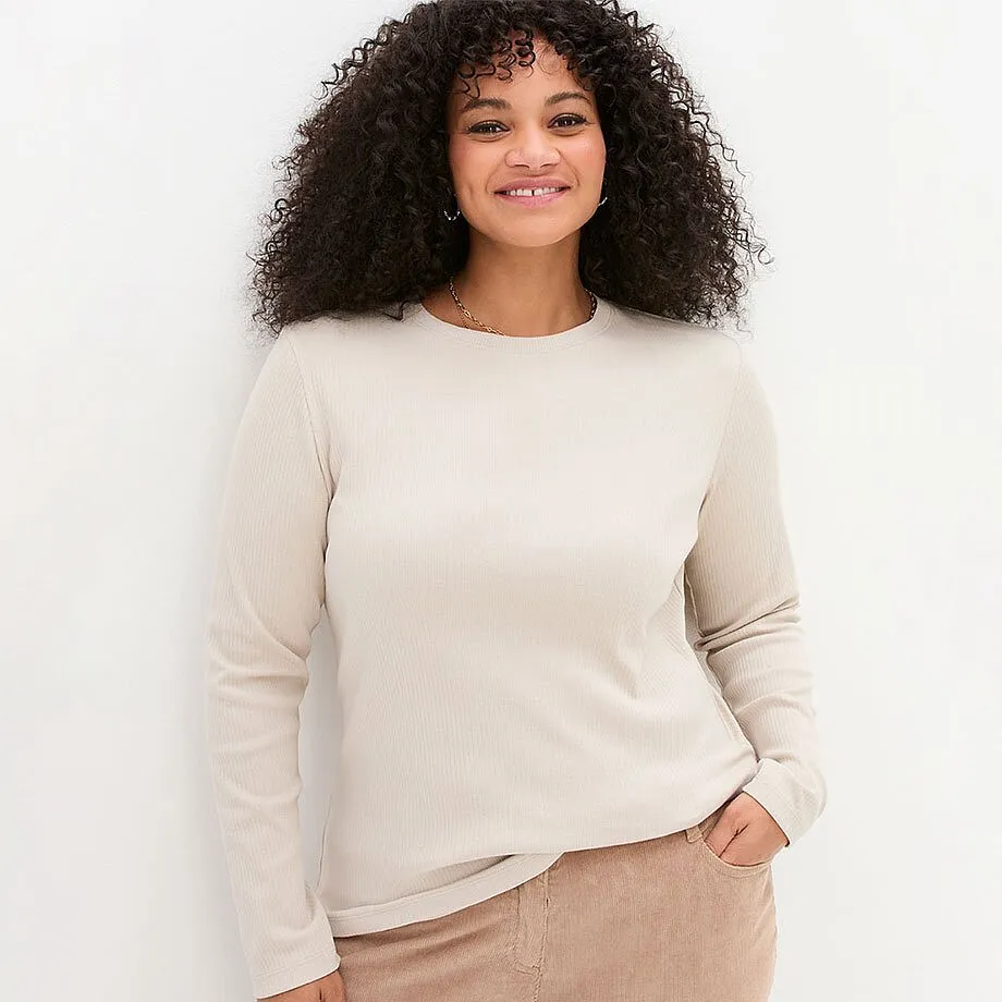 Ljus l&aring;ng&auml;rmad tr&ouml;ja med rund halsringning.

