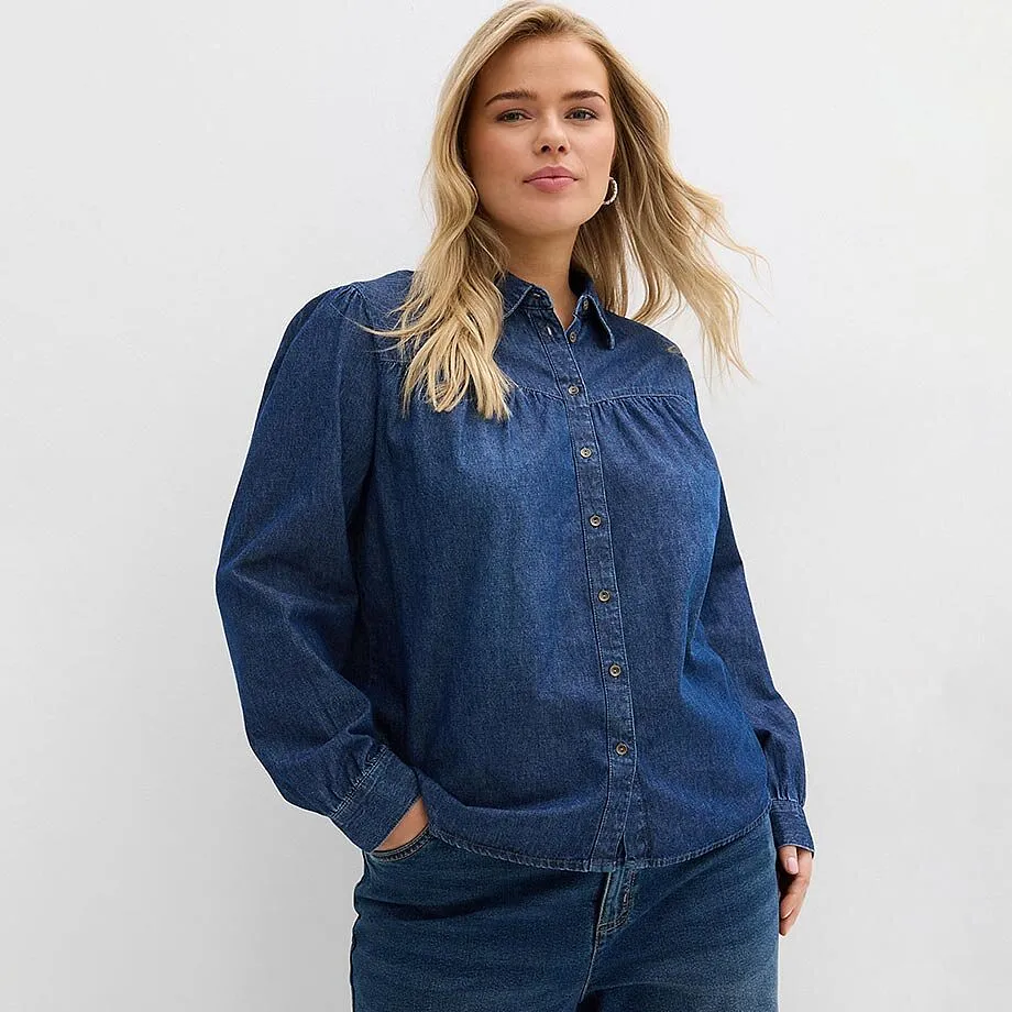 Bl&aring; jeansskjorta med l&aring;nga &auml;rmar och knappsl&aring;.