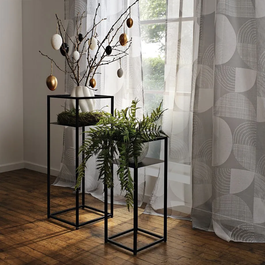 Stilren p&aring;skdekoration i svart och vitt.