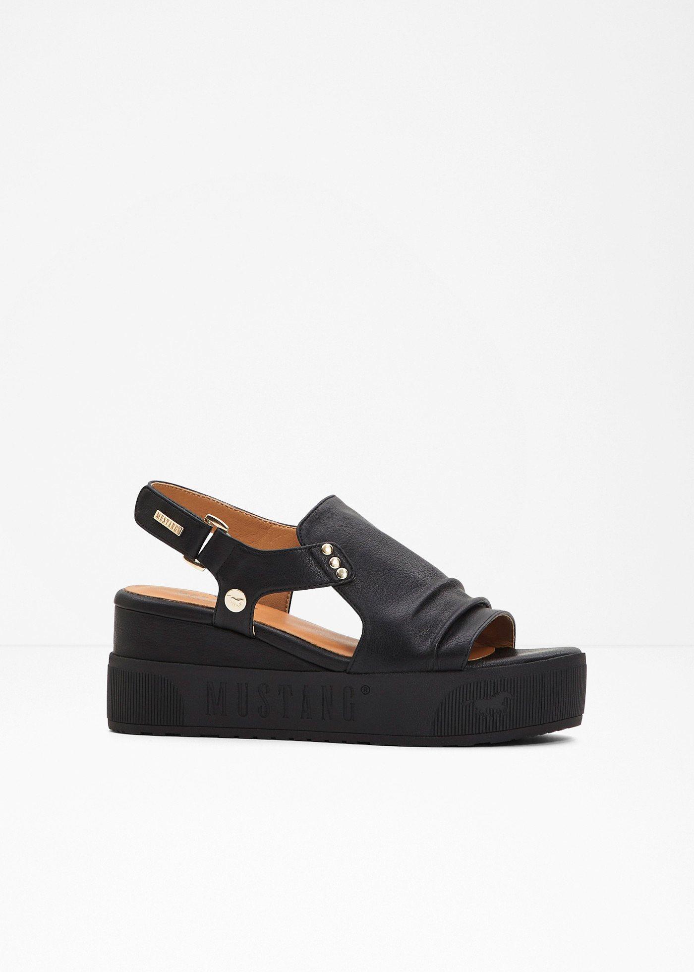 bonprix – Platåsandal med nitar från Mustang