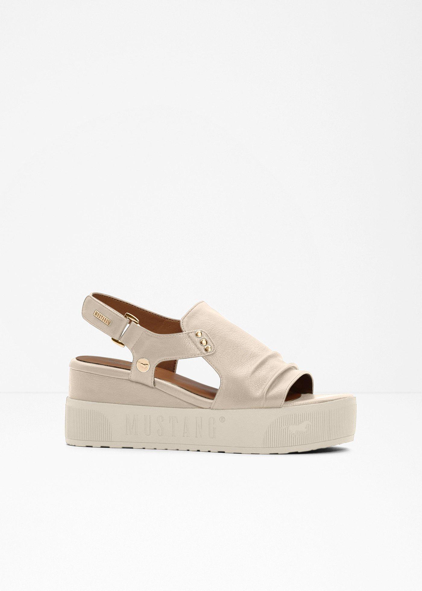 bonprix – Platåsandal med nitar från Mustang
